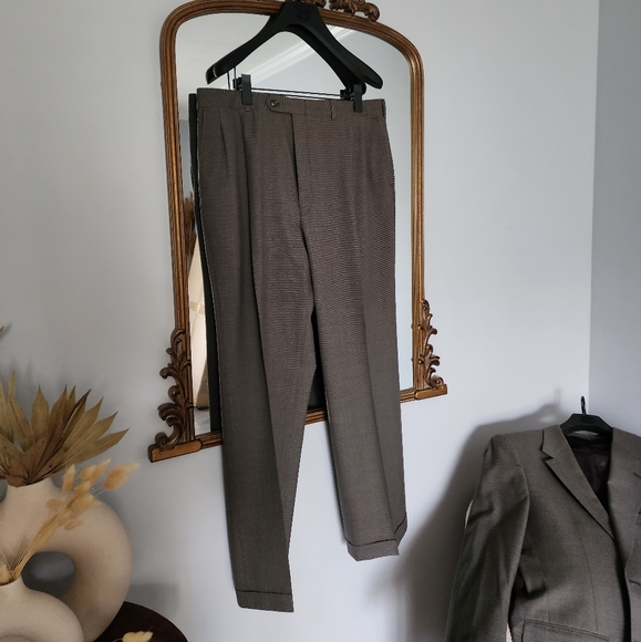 Burberry's Wool Suit Set - Picture 6 of 9